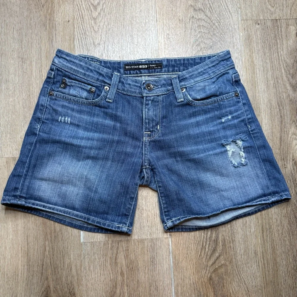 Big Star 1974 Women shorts Size 27‎ Remy Low Rise Fit denim